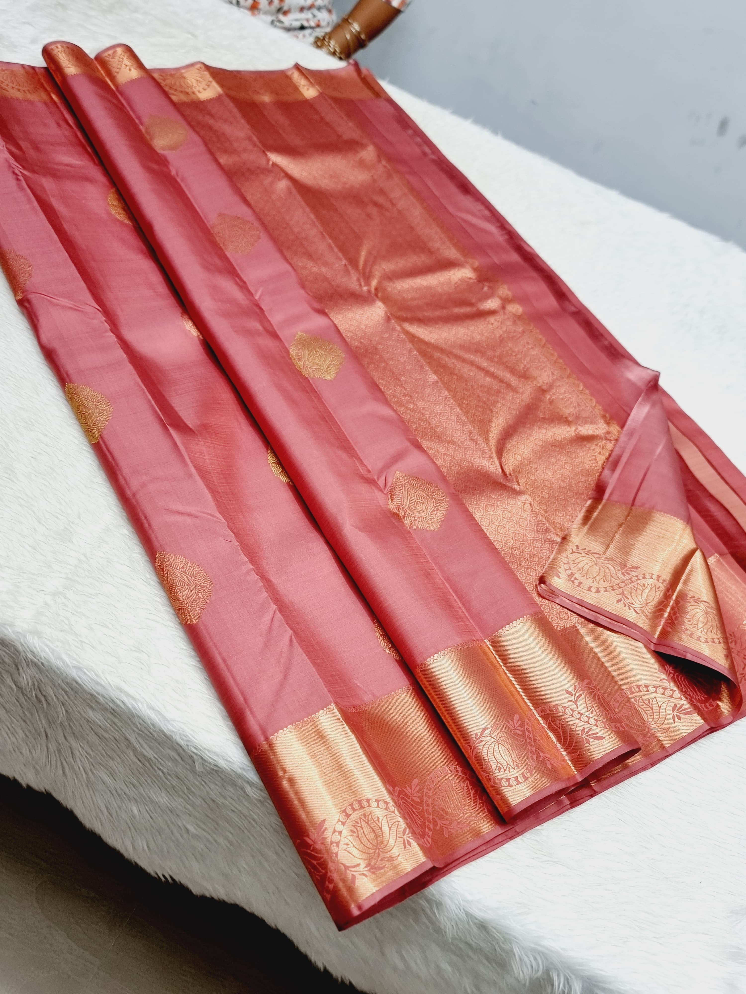 Classic Creamy Rose 1gm Zari Elegance Kanchipuram Handloom Silk Saree SS24729