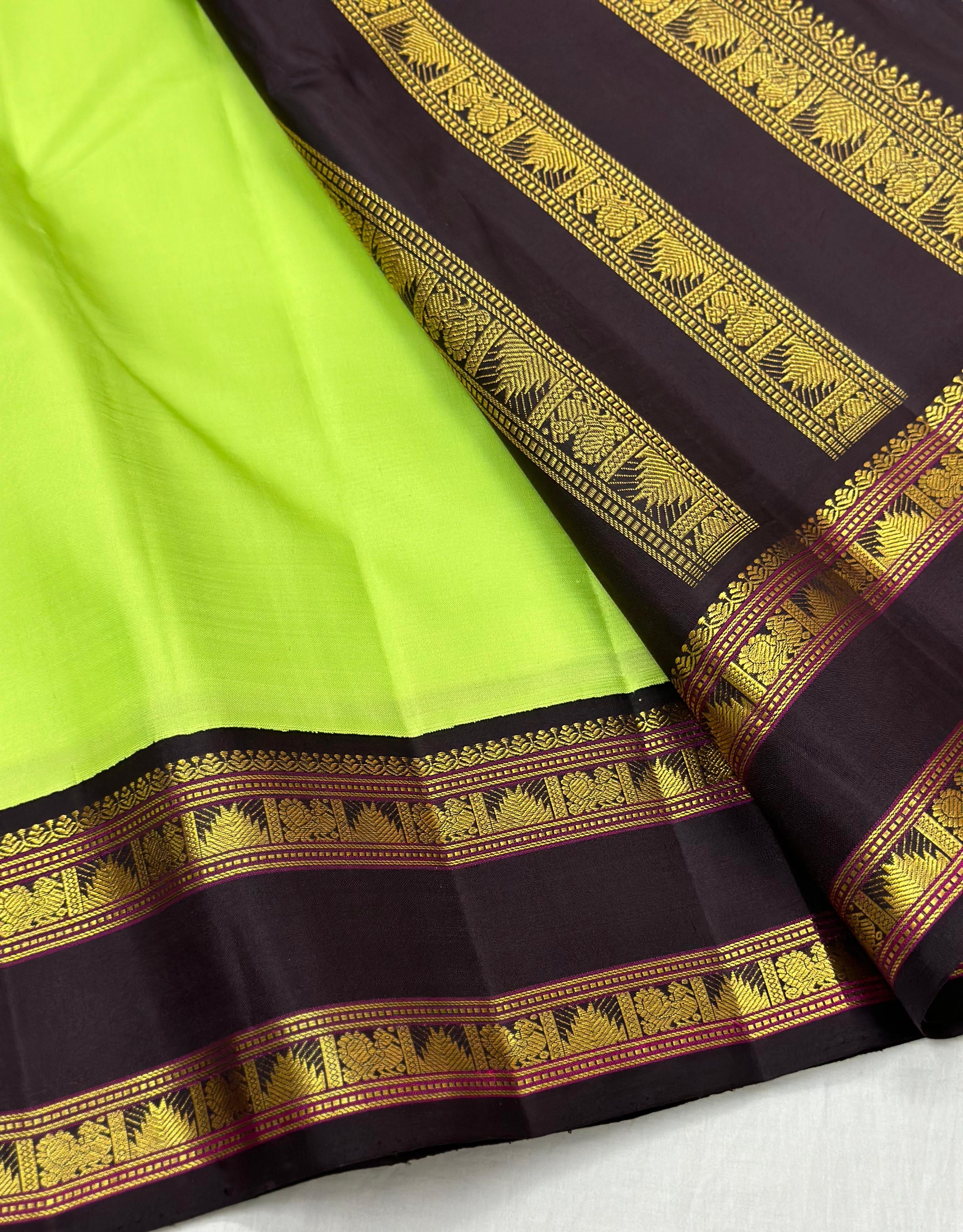 Classic Neon Green & Black 2gm Zari Elegance Kanchipuram Handloom Silk Saree SS23552