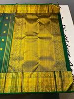 Load image into Gallery viewer, Classic Emerald Green Bridal Elegance Kanchipuram Handloom Silk Saree SS28064
