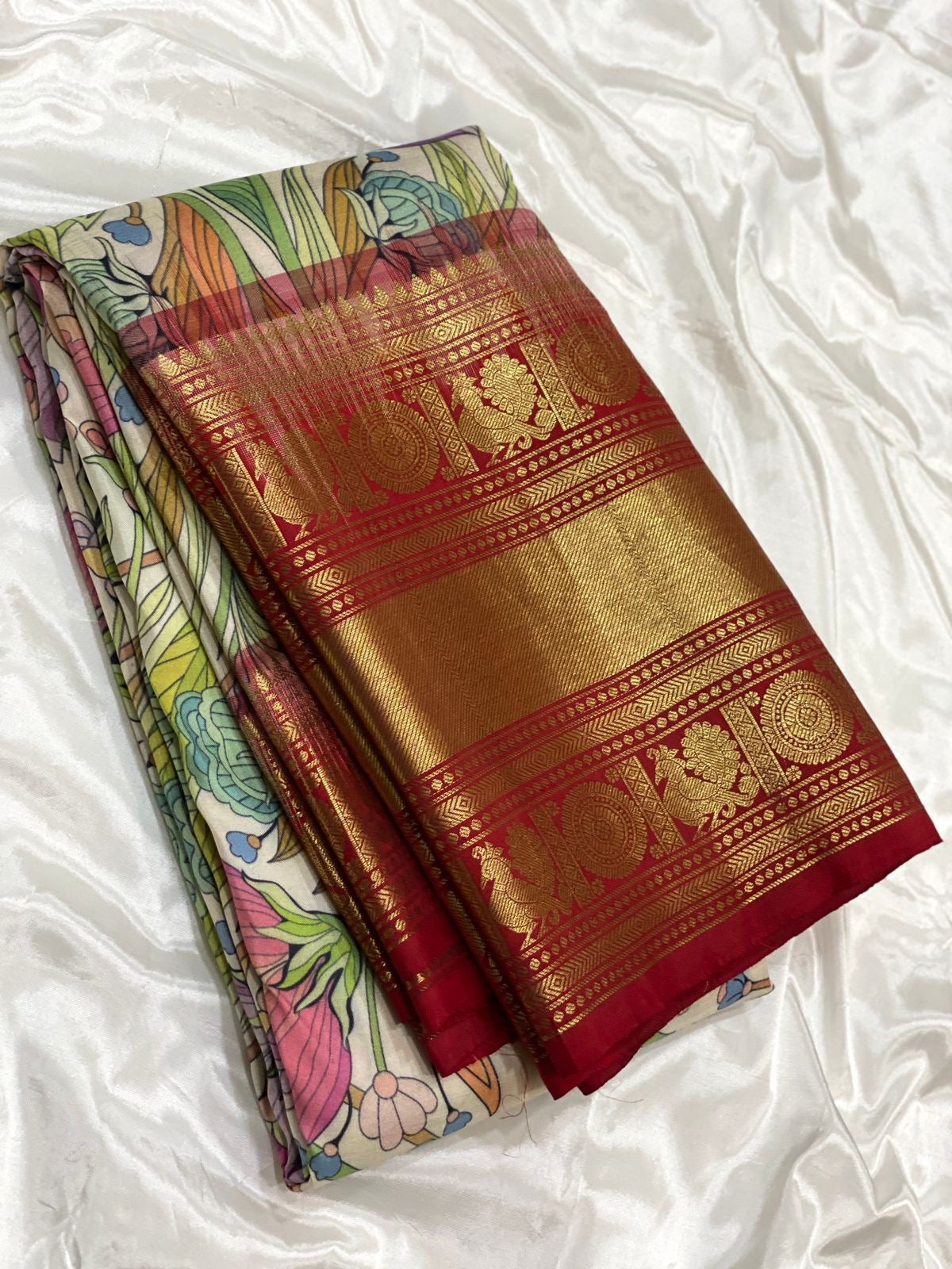 Classic Cream & Carmine Red Kalamkari Digital Print Bridal Elegance Kanchipuram Handloom Silk Saree SS23913