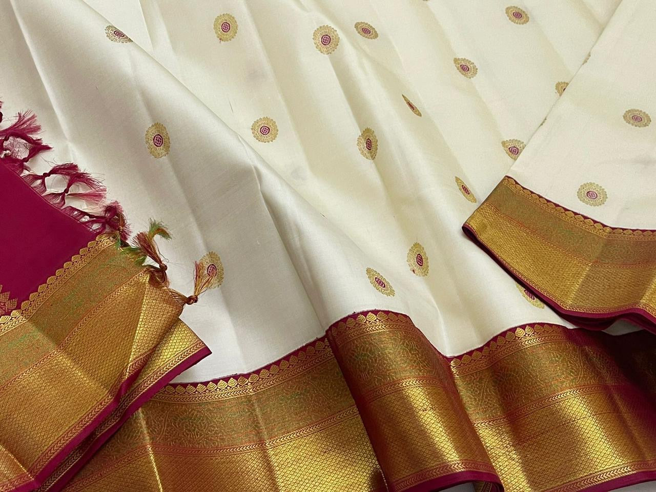 Classic Offwhite & Maroon 2gm Zari Kanchipuram Handloom Silk Saree SS25624