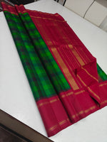 Load image into Gallery viewer, Classic Green &amp; Burnt Red 2gm Zari Korvai Elegance Kanchipuram Handloom Silk Saree SS27101
