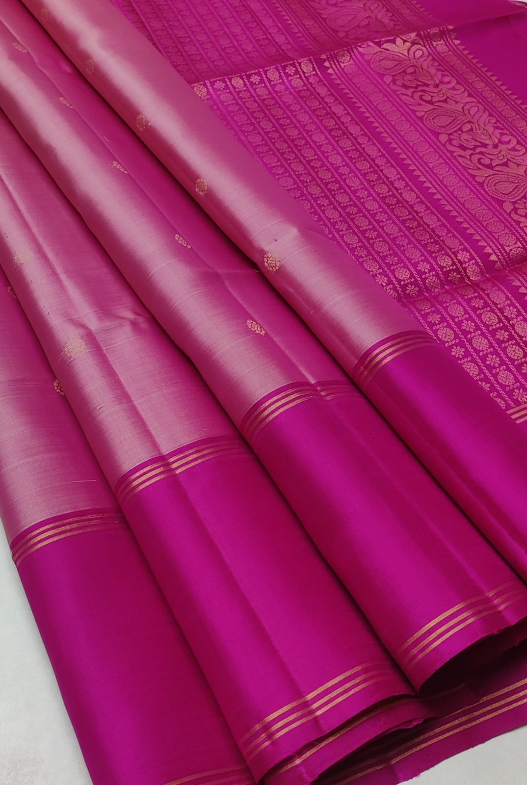 Classic Pink Bliss Elegance Handloom Soft Silk Saree SS24495