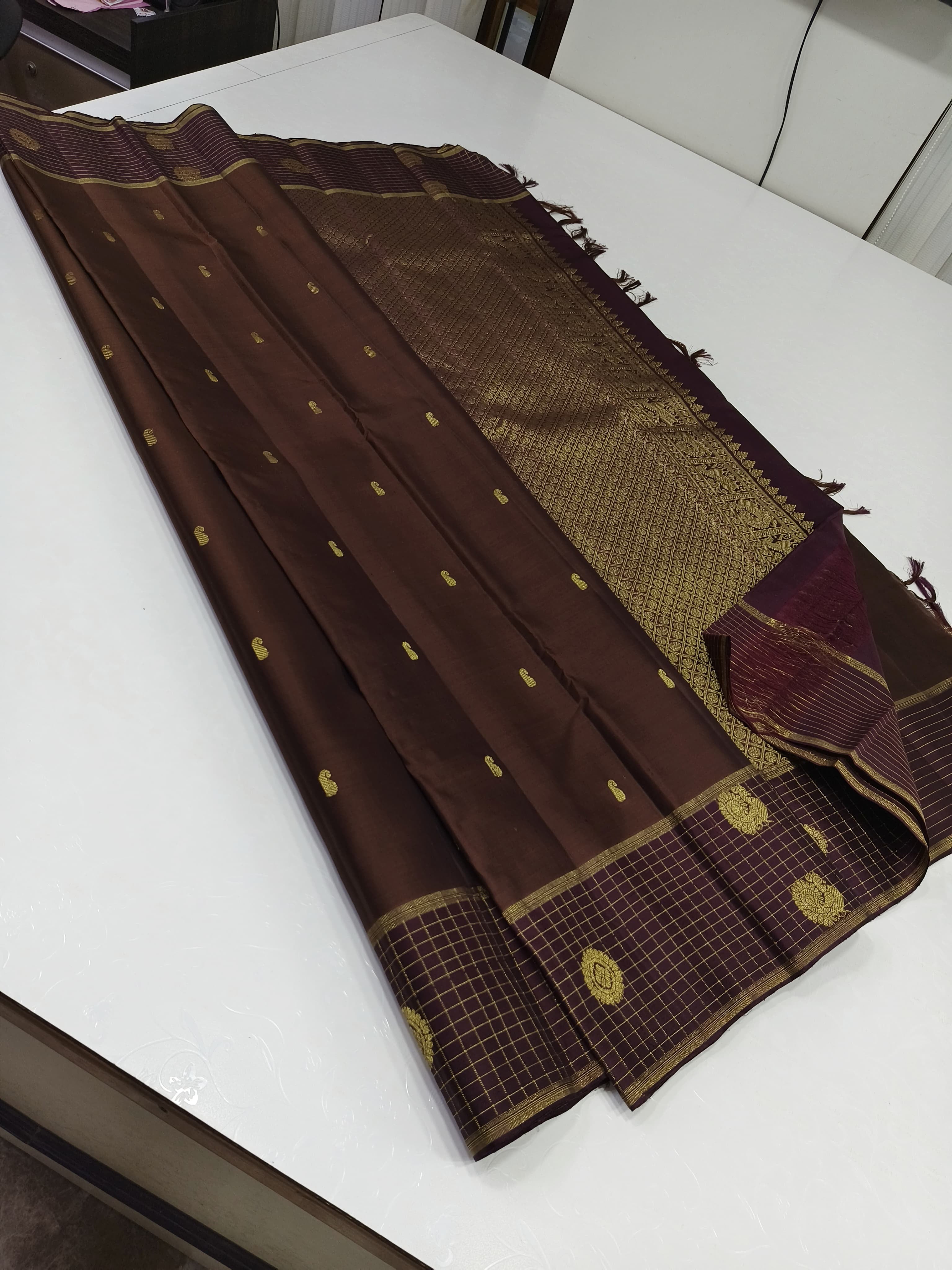 Classic Dark Chocolate 2gm Zari Vintage Elegance Kanchipuram Handloom Silk Saree SS25261