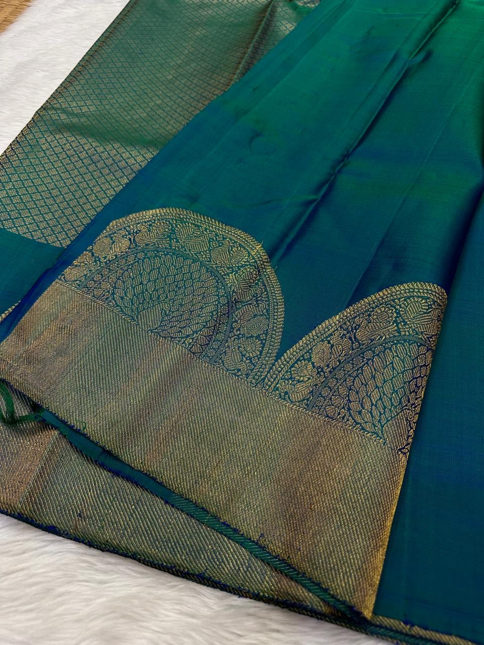 Classic Peacock Green 3gm Gold Zari Bridal Elegance Kanchipuram Handloom Silk Saree SS23607