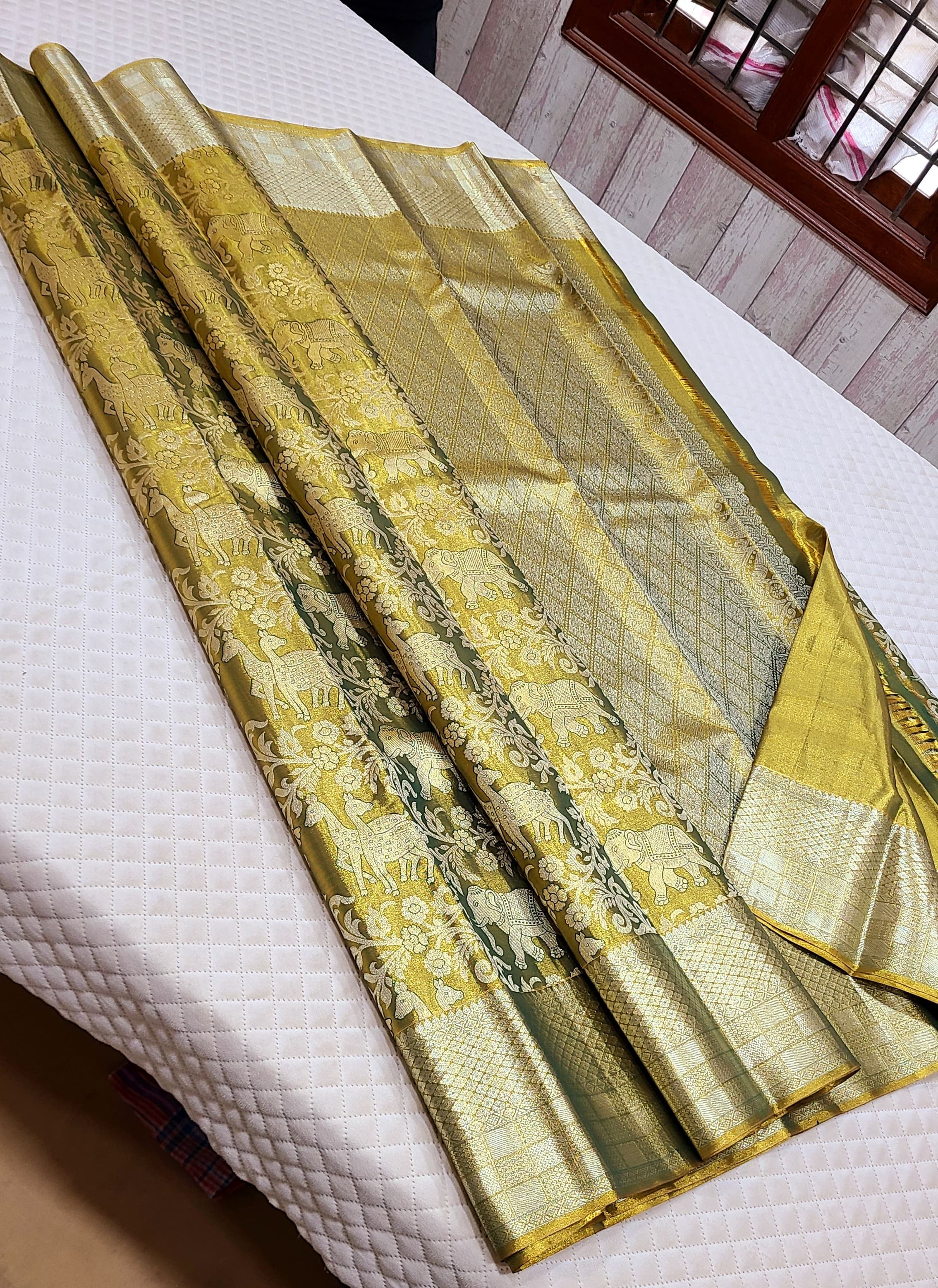 Classic Pastel Olive Green 1gm Zari Bridal Tissue Elegance Kanchipuram Handloom Silk Saree SS26356