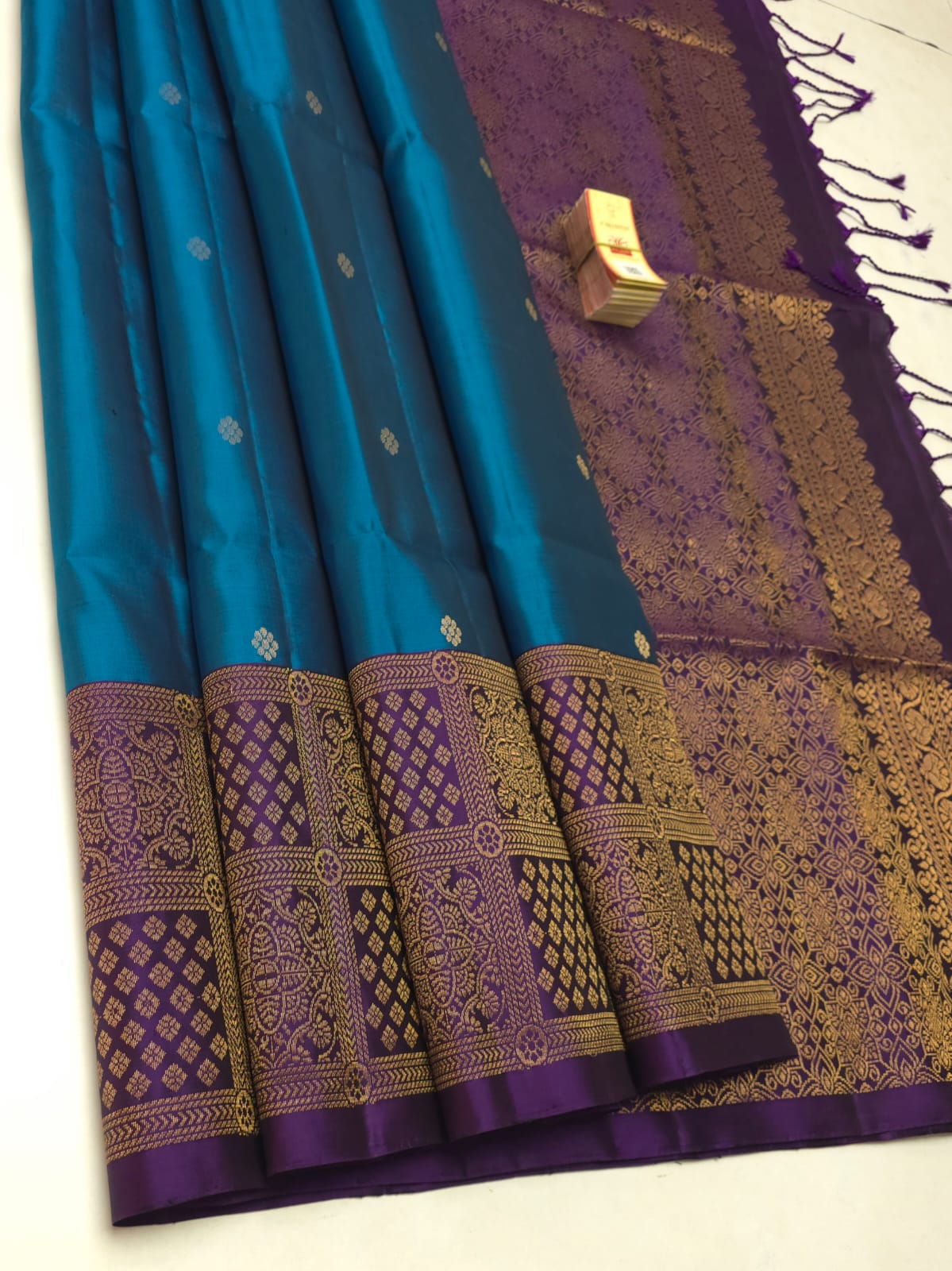 Classic Azure Blue & Violet Pallaku Designed Elegance Handloom Soft Silk Saree SS26542