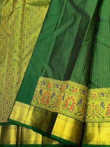 Classic Green 2gm Zari Paithani Vaira Oosi Checks Kanchipuram Handloom Silk Saree SS26503