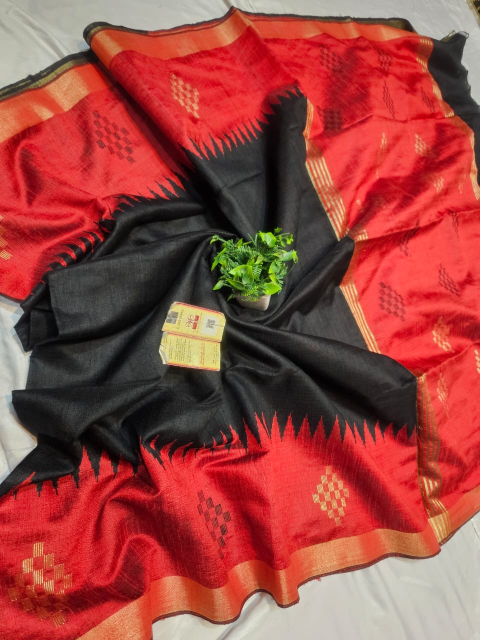 Classic Charcoal Black & Chilli Red Elegance Handloom Raw Silk Saree SS26679