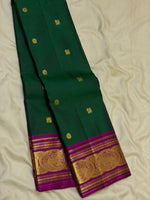 Load image into Gallery viewer, Classic Bottle Green &amp; Cerise Pink 2gm Zari Vintage Elegance Kanchipuram Handloom Silk Saree SS27886
