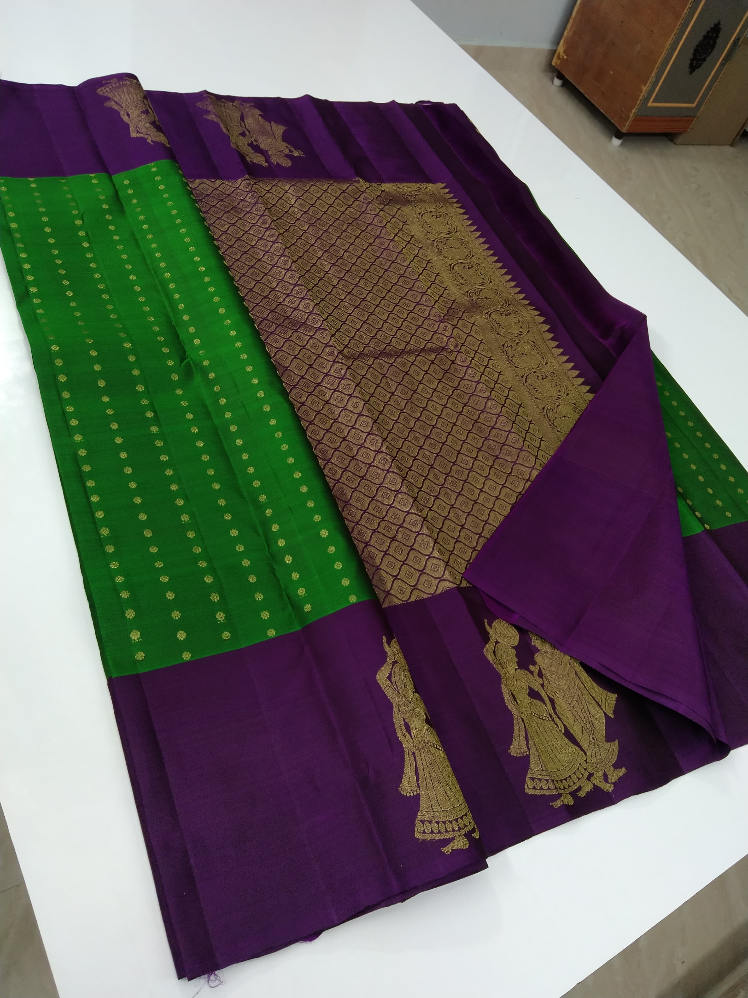 Classic Shamrock Green & Violet Elegance Kanchipuram Handloom Silk Saree SS24118