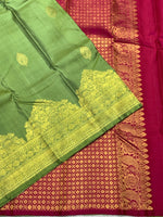 Load image into Gallery viewer, Classic Fern Green &amp; Deep Pink 2gm Zari Elegance Kanchipuram Handloom Silk Saree SS25443
