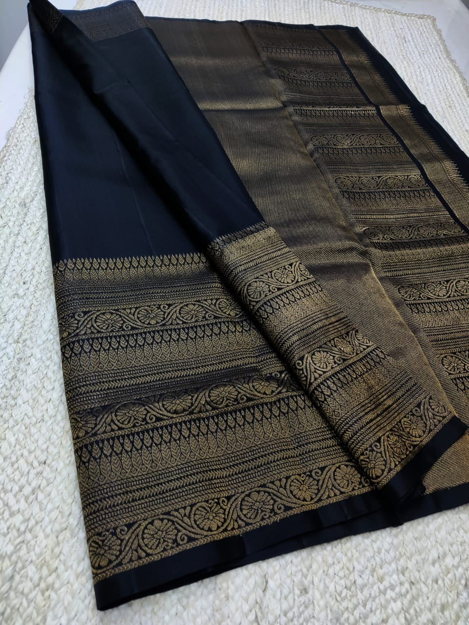 Classic Pale Black Elegance Handloom Silk Saree SS23239