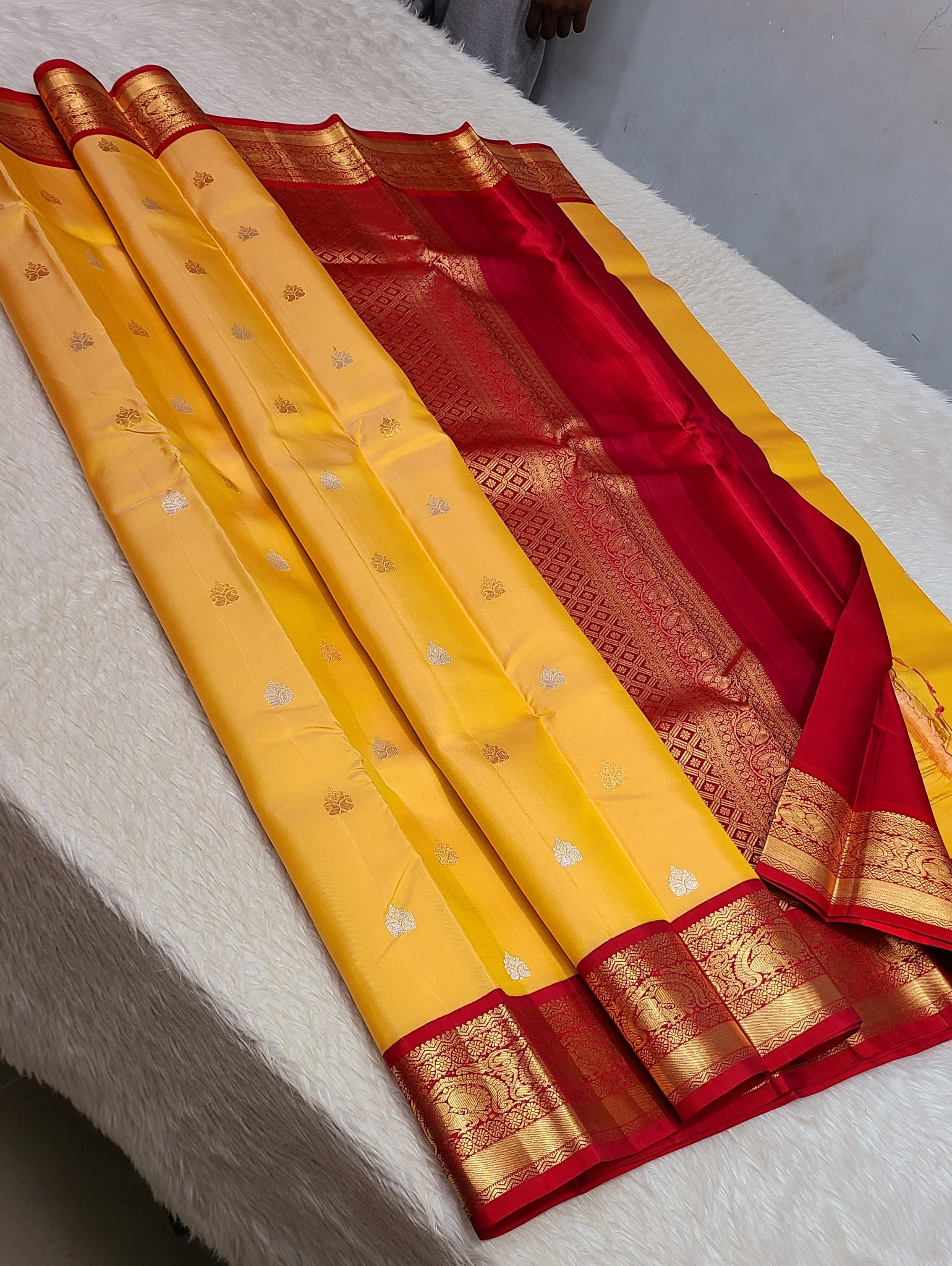 Classic Pastel Yellow & Chilli Red 2gm Zari Kanchipuram Handloom Silk Saree SS26380