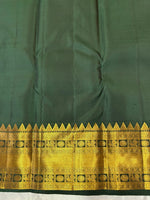 Load image into Gallery viewer, Classic Dark Pink &amp; Green 2gm Zari Elegance Kanchipuram Handloom Silk Saree SS23791
