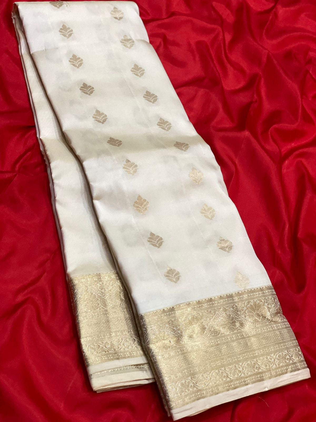 Classic White 1gm Zari Elegance Kanchipuram Handloom Silk Saree SS23475