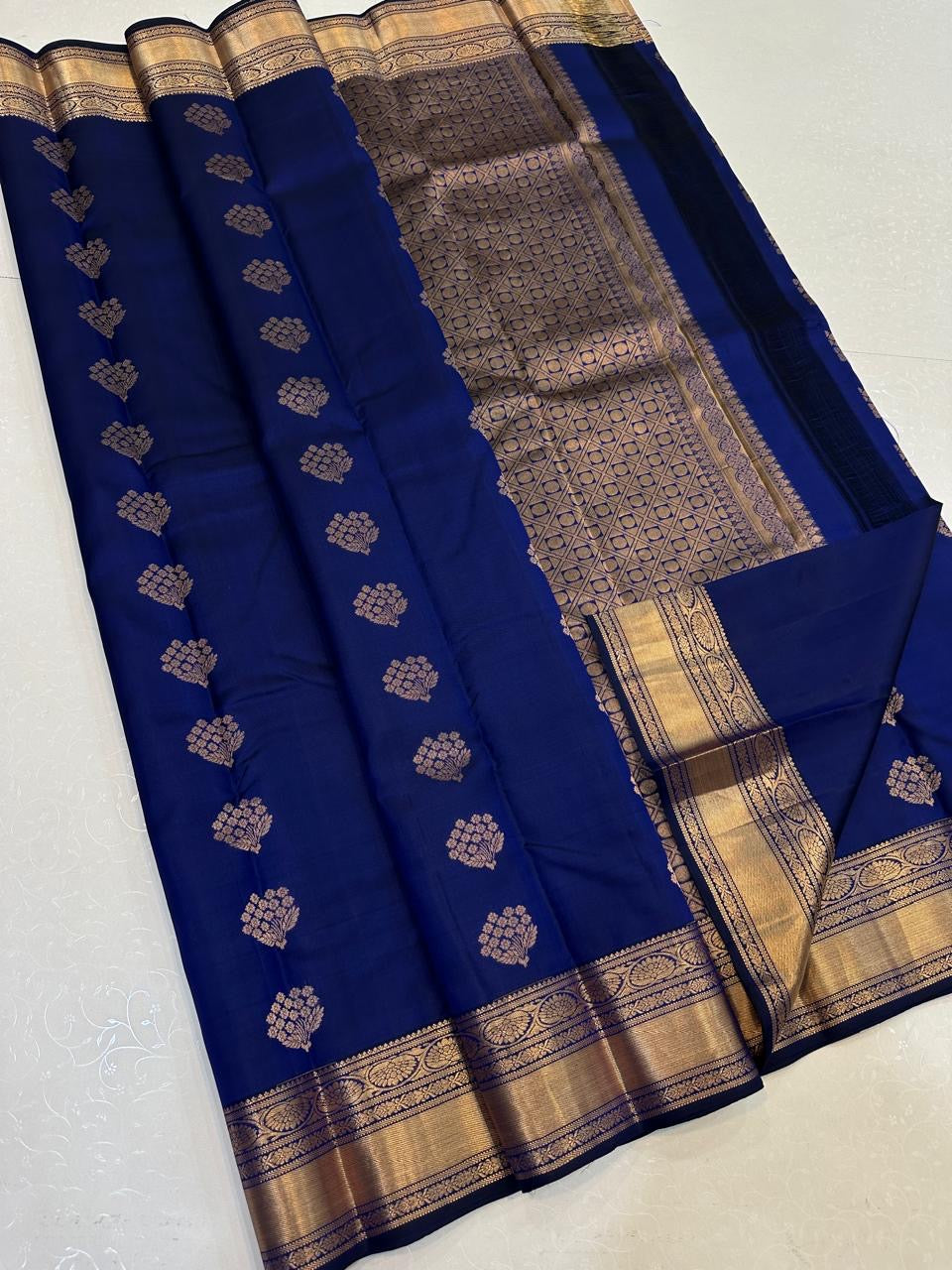 Classic Blue Elegance Handloom Silk Saree SS23570