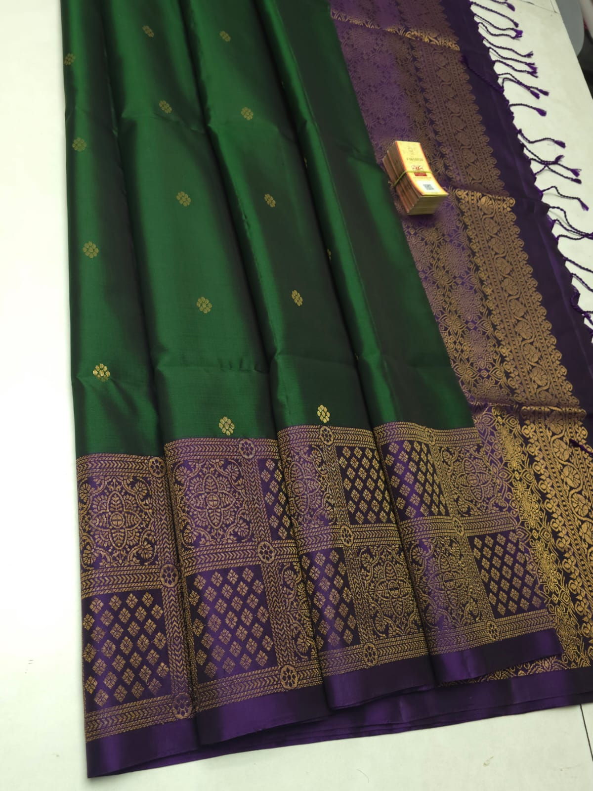 Classic Green & Violet Pallaku Designed Elegance Handloom Soft Silk Saree SS26541