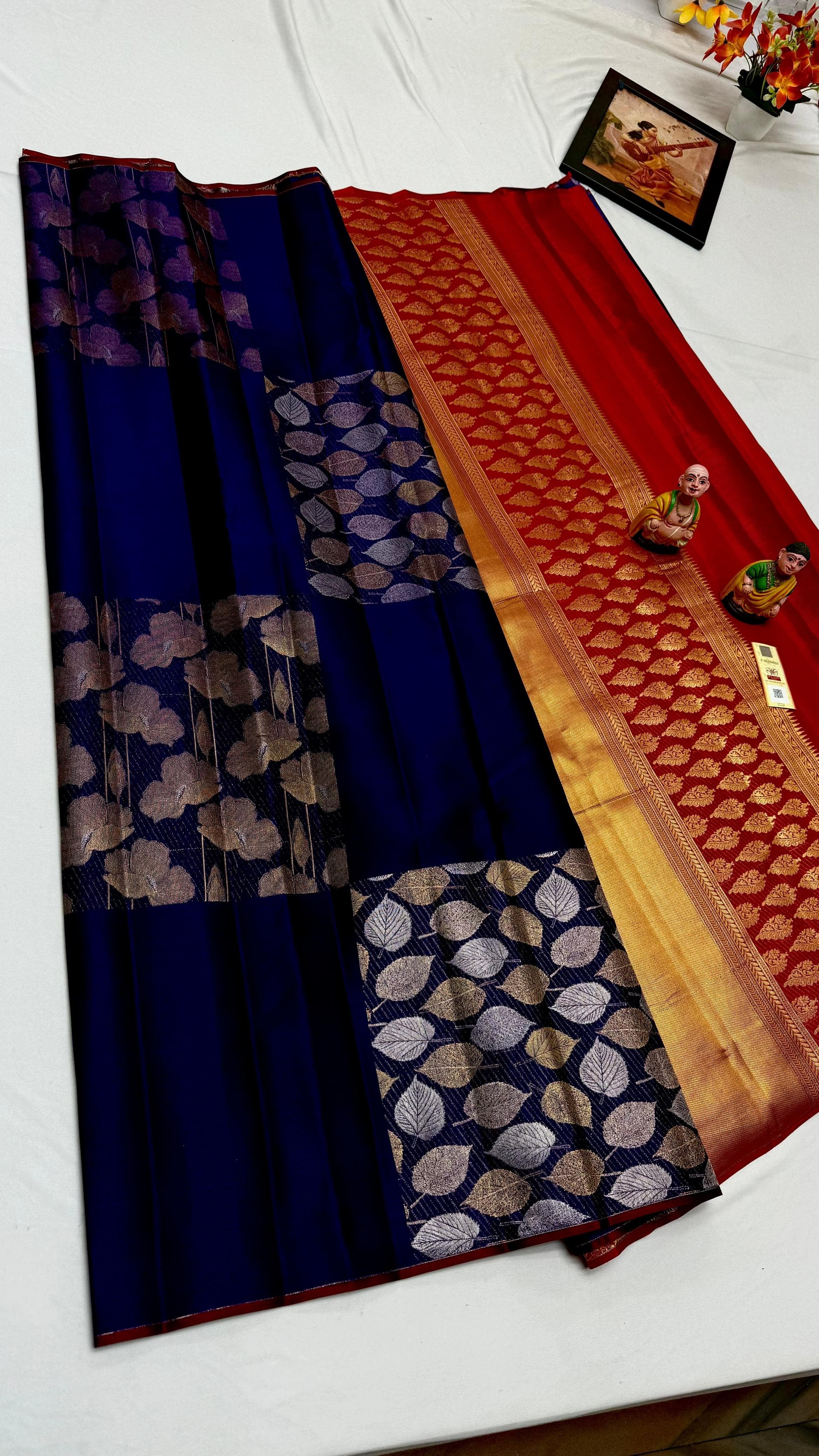 Classic Navy Blue & Chilli Red Elegance Kanchipuram Handloom Silk Saree SS24651