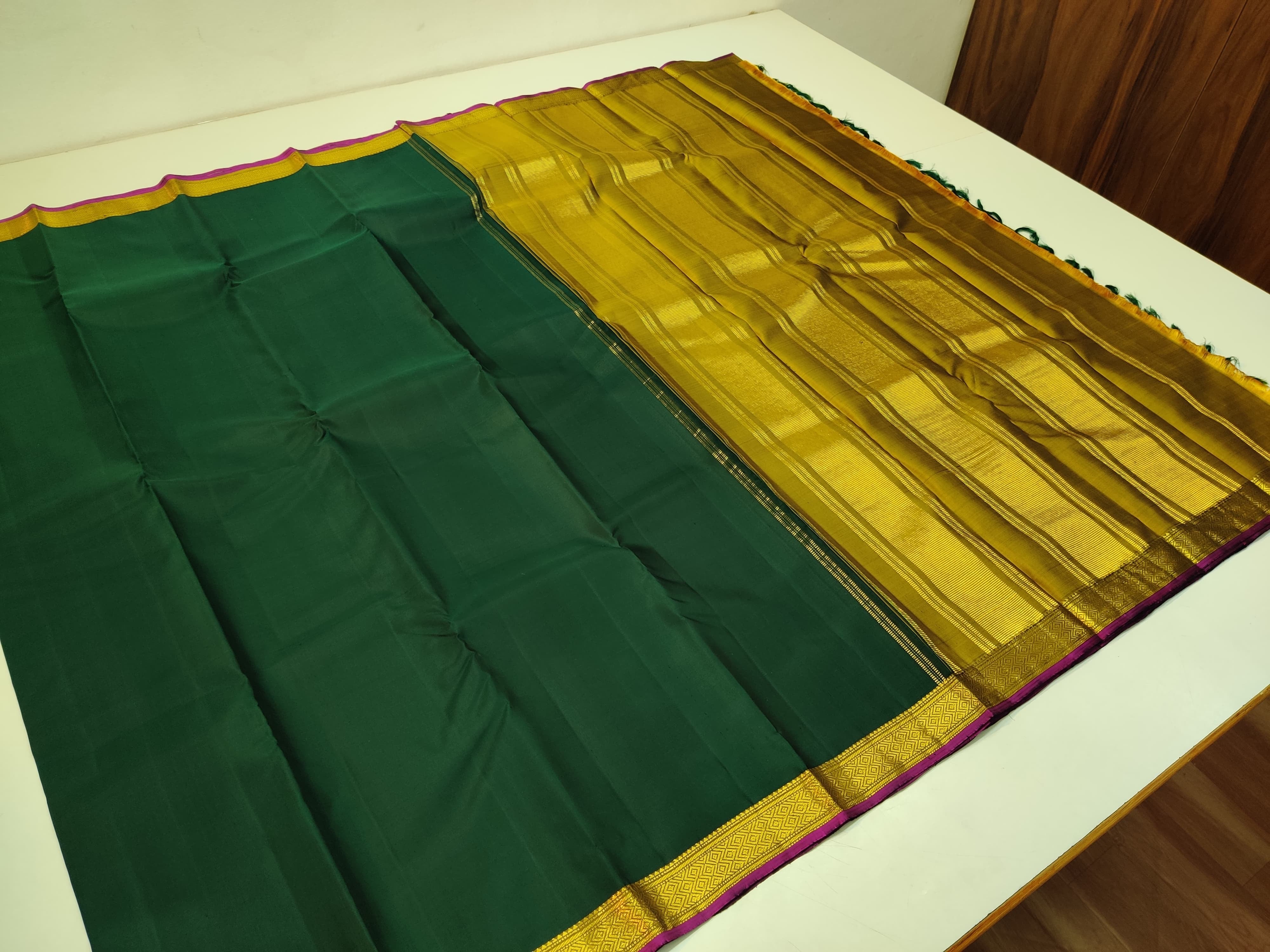 Classic Bottle Green & Mustard Elegance Kanchipuram Handloom Silk Saree SS23684