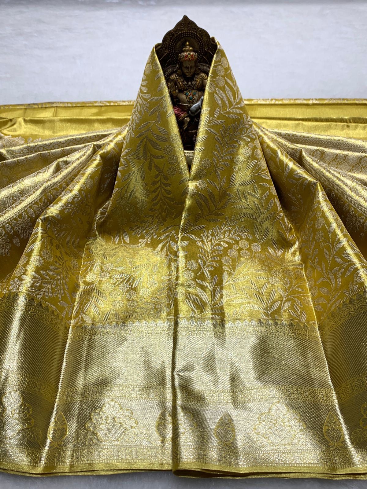 Shimmer Gold Floral Bridal Elegance Kanchipuram Handloom Silk Saree SS25978