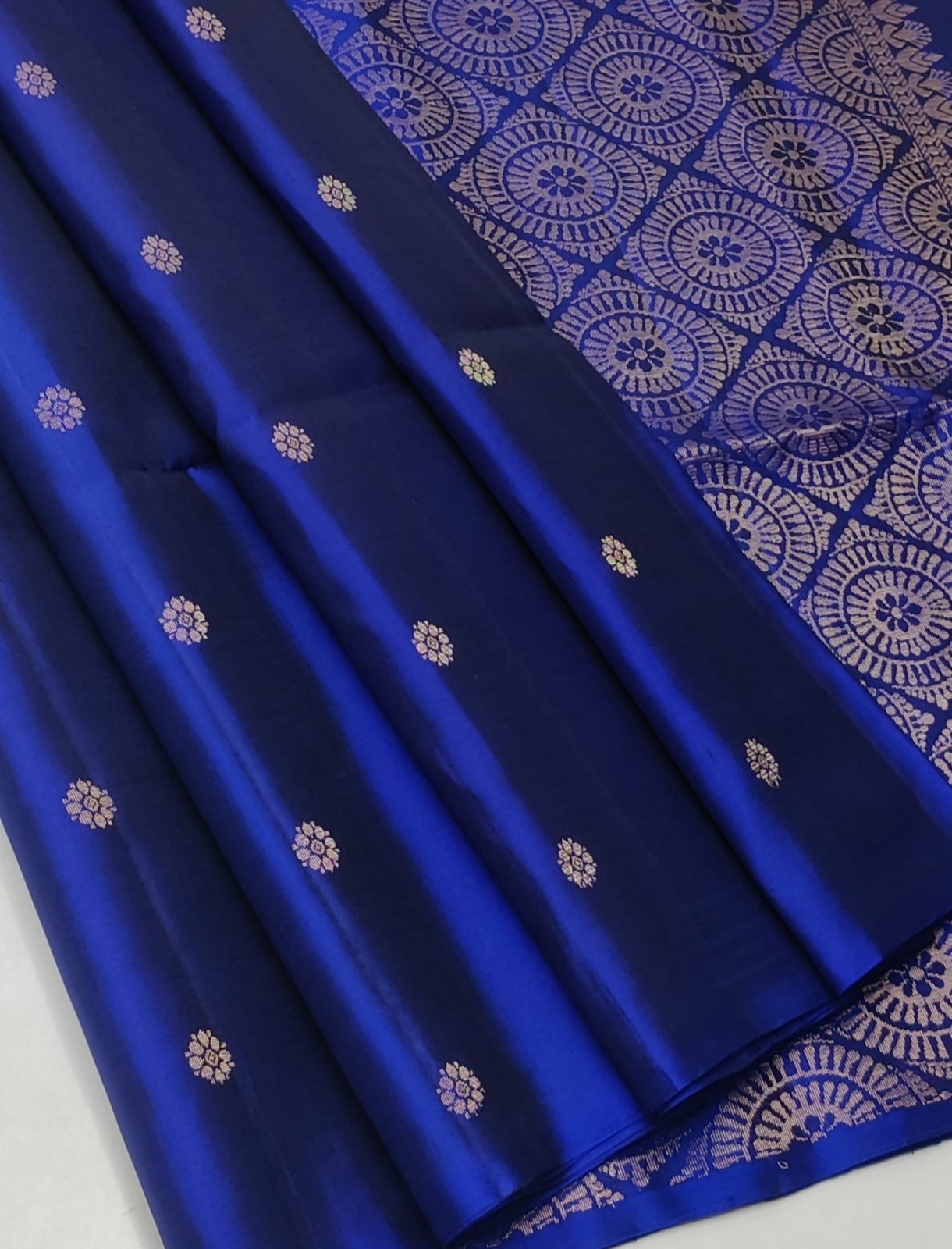 Classic Royal Blue Double Warp Elegance Handloom Soft Silk Saree SS23485