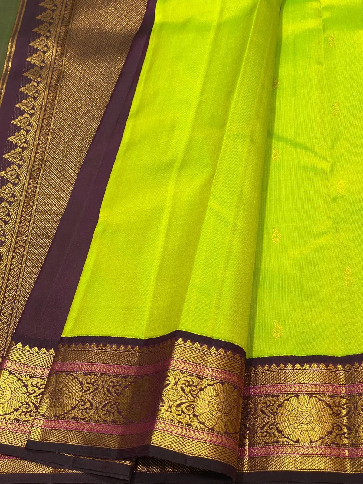 Spring Green & Plum 2gm Zari Elegance Kanchipuram Handloom Silk Saree SS22111