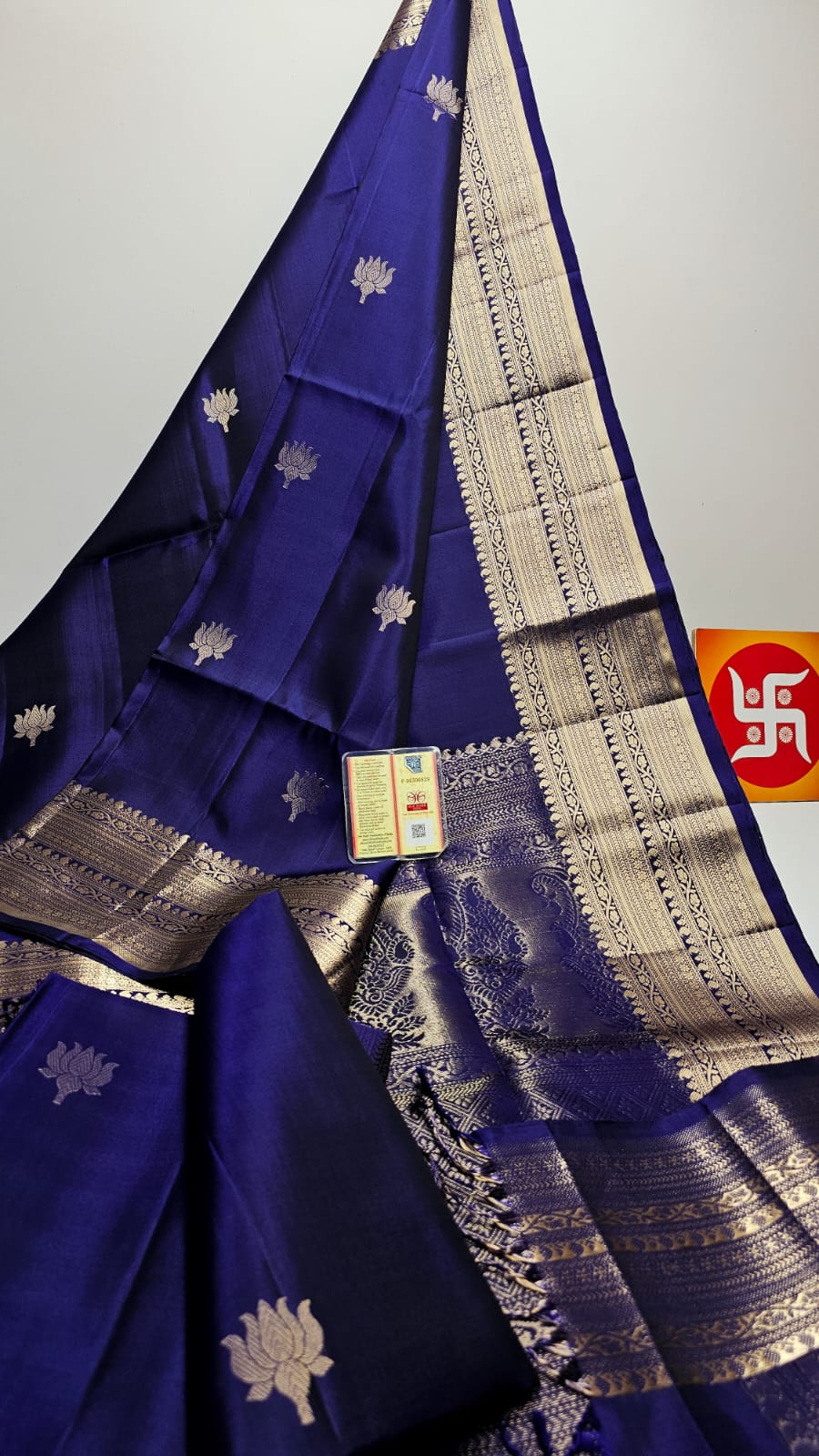 Classic Navy Blue Double Warp Elegance Handloom Soft Silk Saree SS26429