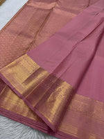 Load image into Gallery viewer, Classic Creamy Pink 2gm Zari Vaira Oosi Checks Elegance Kanchipuram Handloom Silk Saree SS25263
