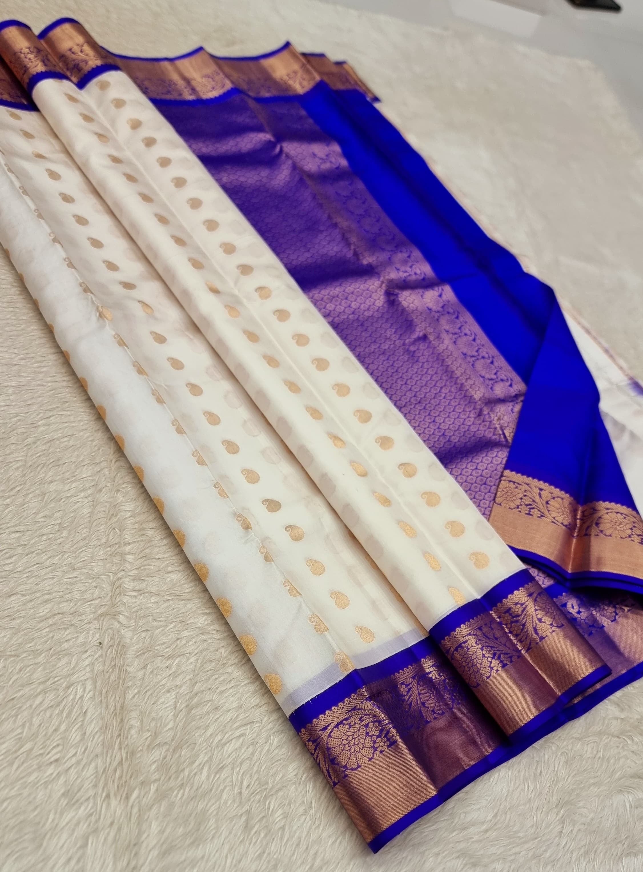 Classic White & Royal Blue Kanchipuram Handloom Silk Saree SS25815