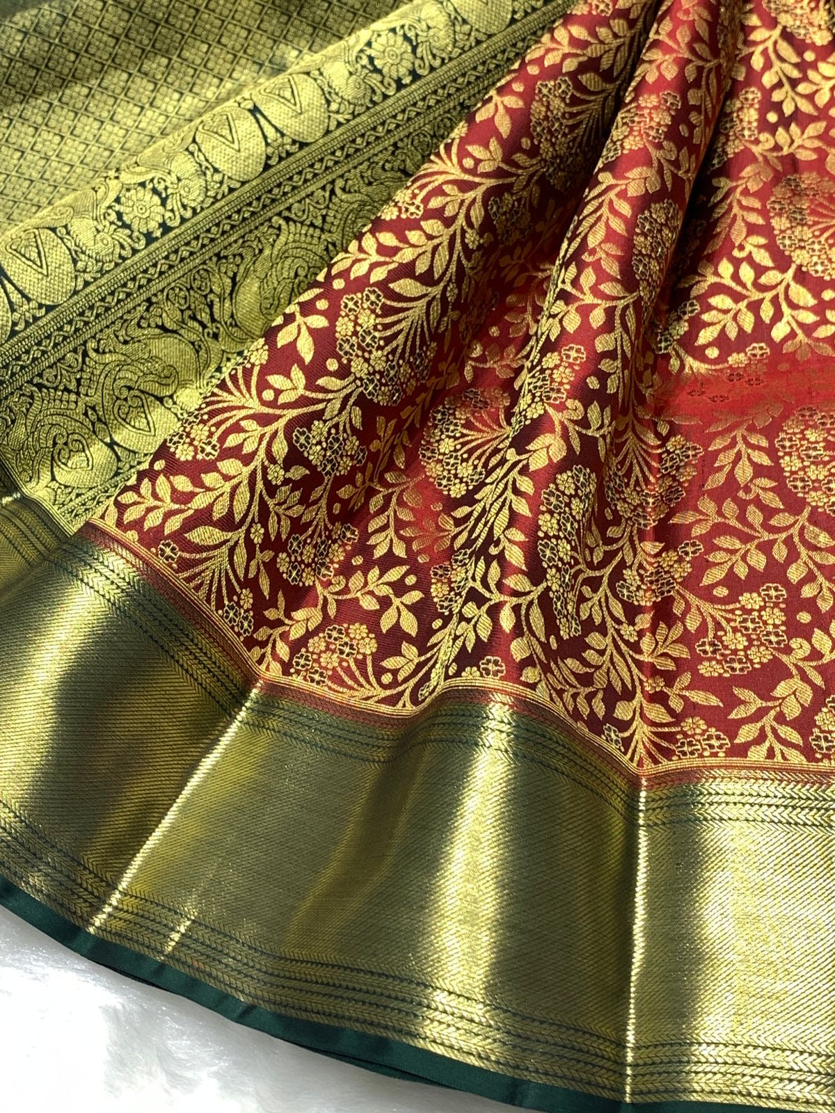 Classic Cherry Red & Deep Green 2gm Zari Bridal Elegance Kanchipuram Handloom Silk Saree SS25359