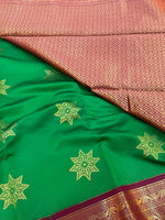 Load image into Gallery viewer, Classic Shamrock Green &amp; Plum Elegance Kanchipuram Handloom Silk Saree SS27841
