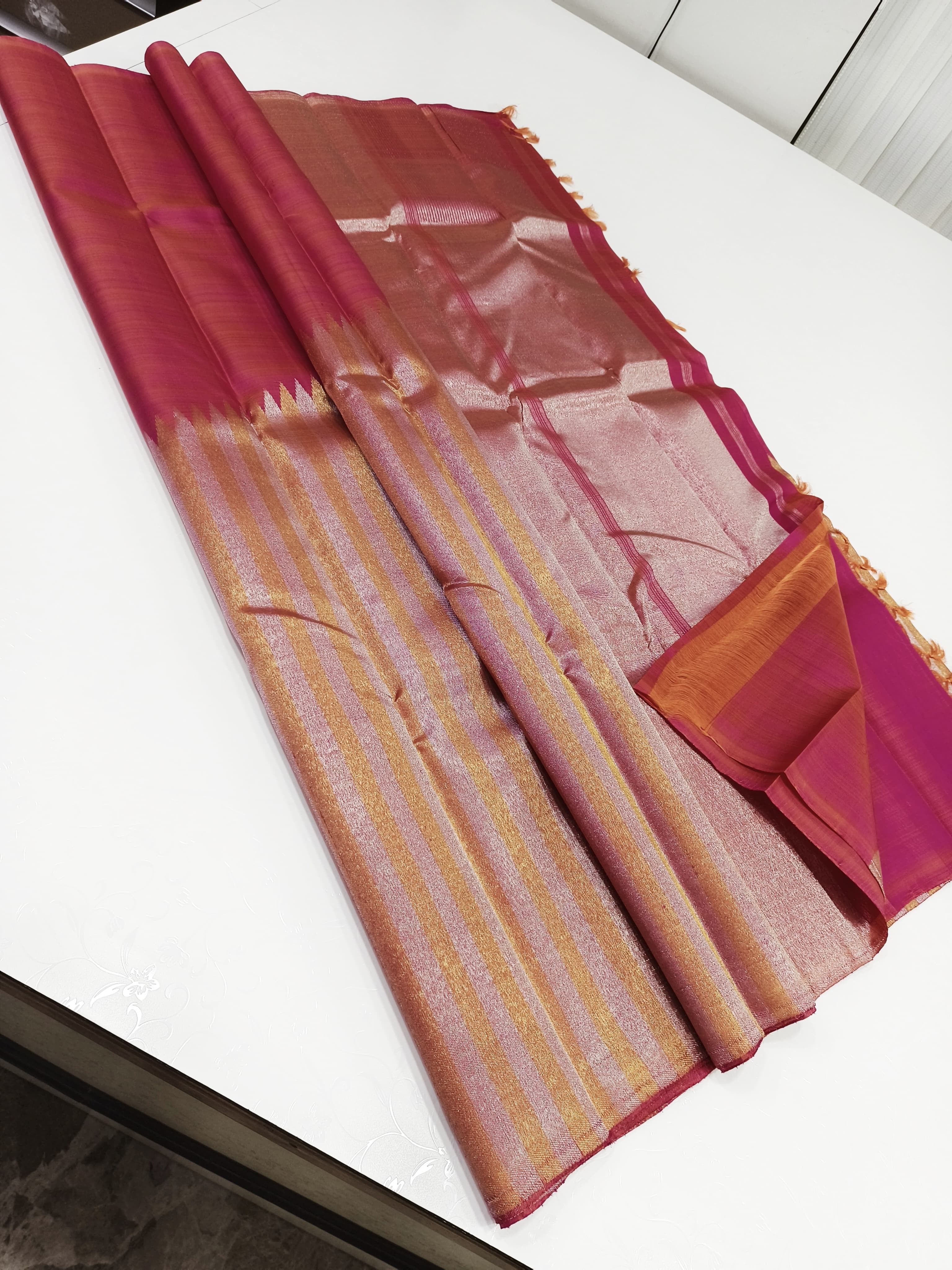 Classic Dark Berry Pink 2gm Zari Temple Border Elegance Kanchipuram Handloom Silk Saree SS23654