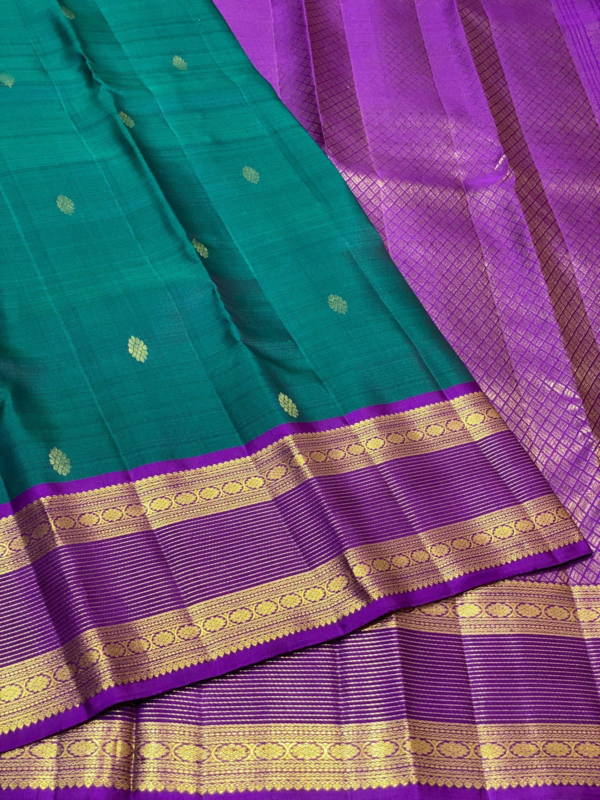 Classic Timber Green & Vadamalli 2gm Zari Elegance Kanchipuram Handloom Silk Saree SS24701