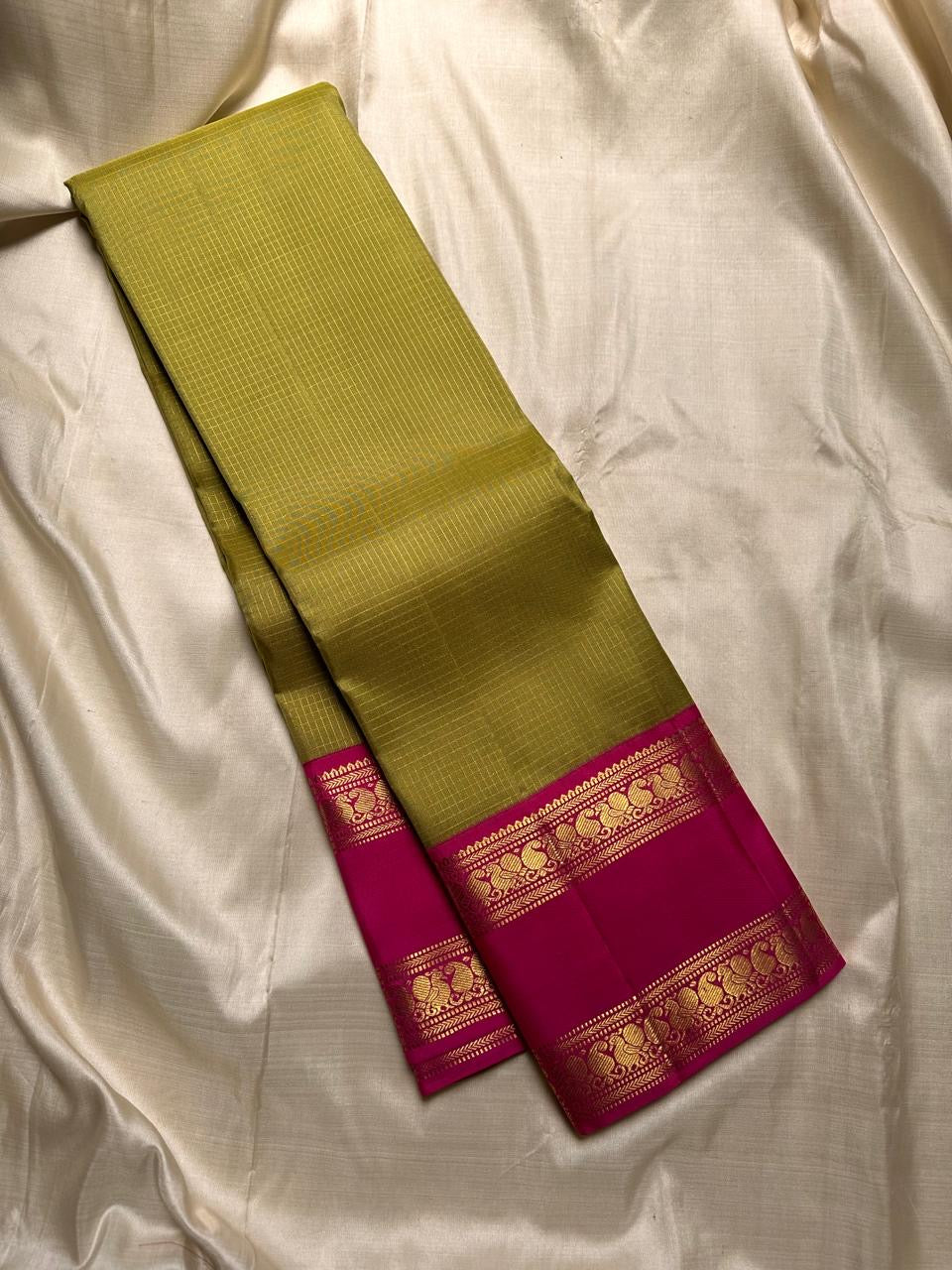 Classic Olive Green & Magenta 2gm Zari Elegance Kanchipuram Handloom Silk Saree SS23737