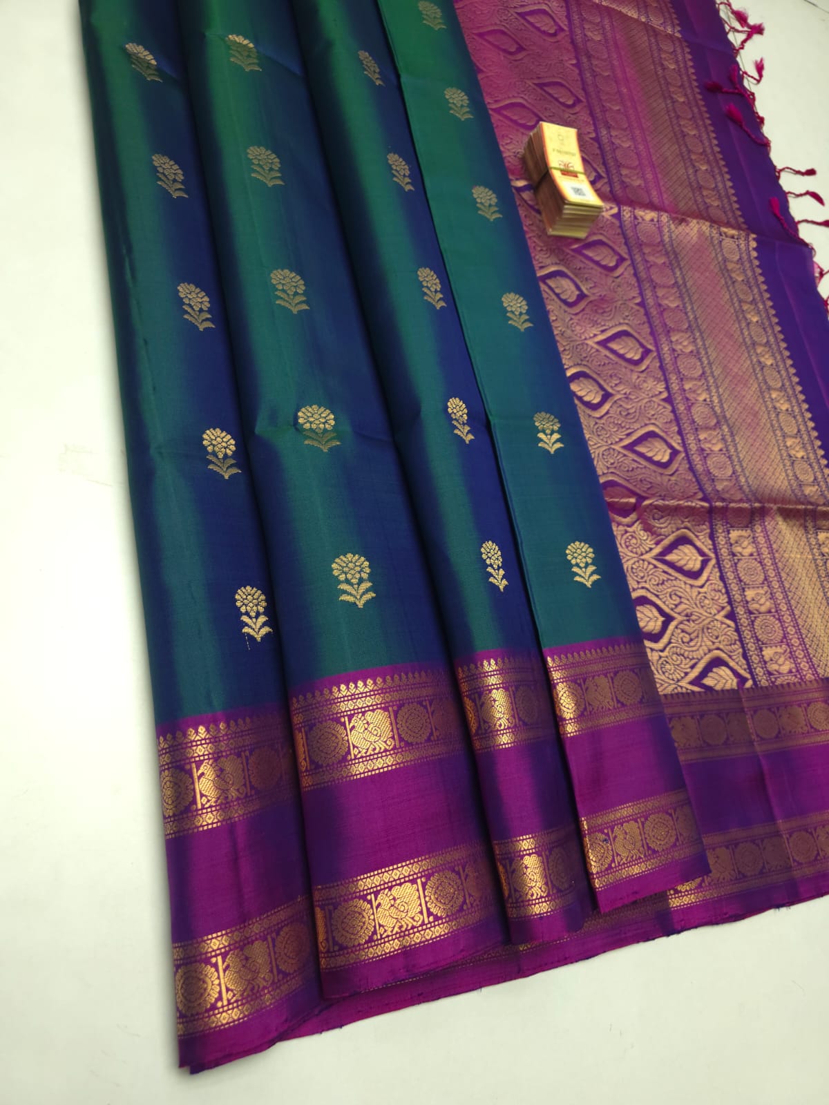 Classic Peacock Green & Wine Red Double Warp Elegance Handloom Soft Silk Saree SS26687
