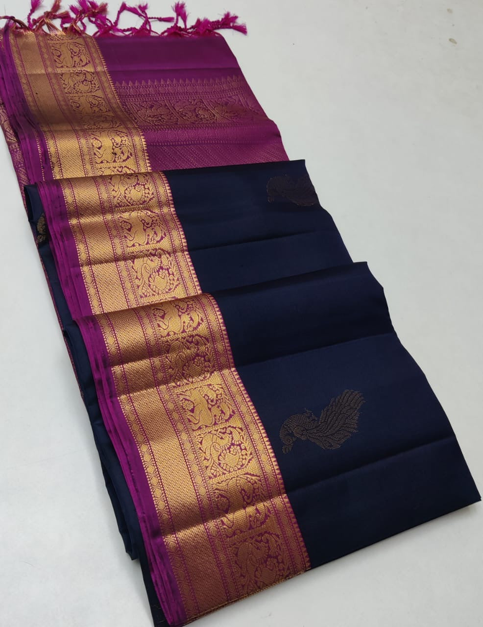 Classic Navy Blue & Shimmer Wine Red Double Warp Elegance Handloom Soft Silk Saree SS23512