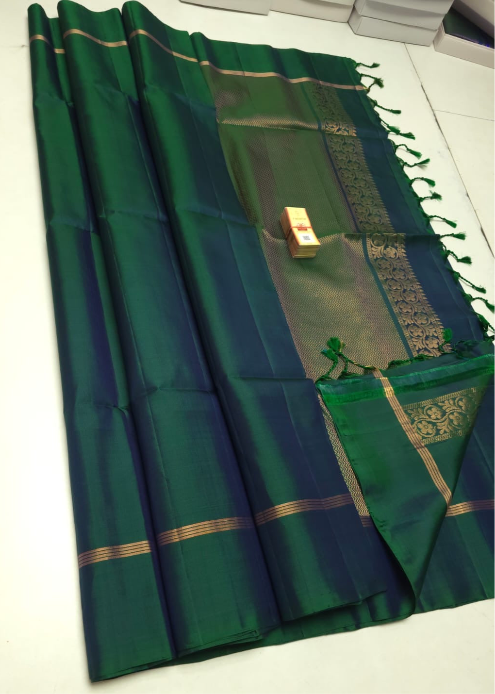 Dark Green Elegance Handloom Soft Silk Saree SS25244