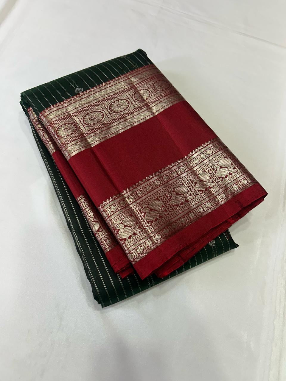 Classic Pine Green & Barn Red 2gm Silver Zari Elegance Kanchipuram Handloom Silk Saree SS25382