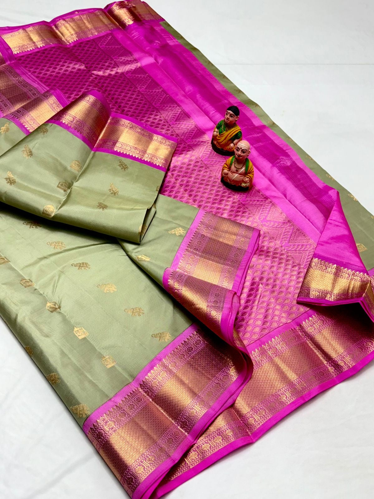 Classic Pista Green & Fuchsia Pink Elegance Kanchipuram Handloom Silk Saree SS23793