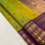 Load image into Gallery viewer, Classic Spring Green &amp; Plum Border Elegance Kanchipuram Handloom Silk Saree SS27832
