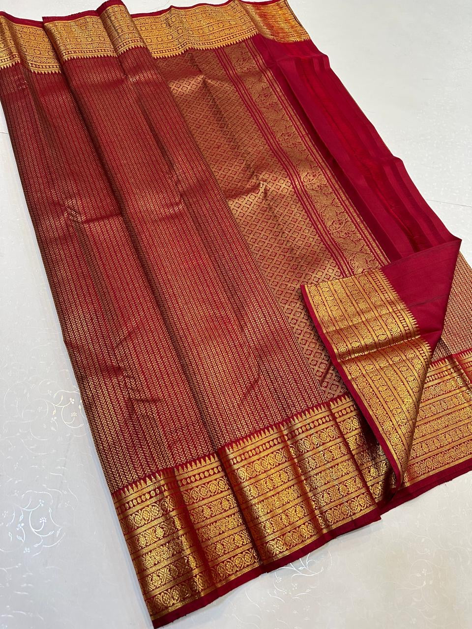 Classic Chilli Red Elegance Kanchipuram Handloom Silk Saree SS24700