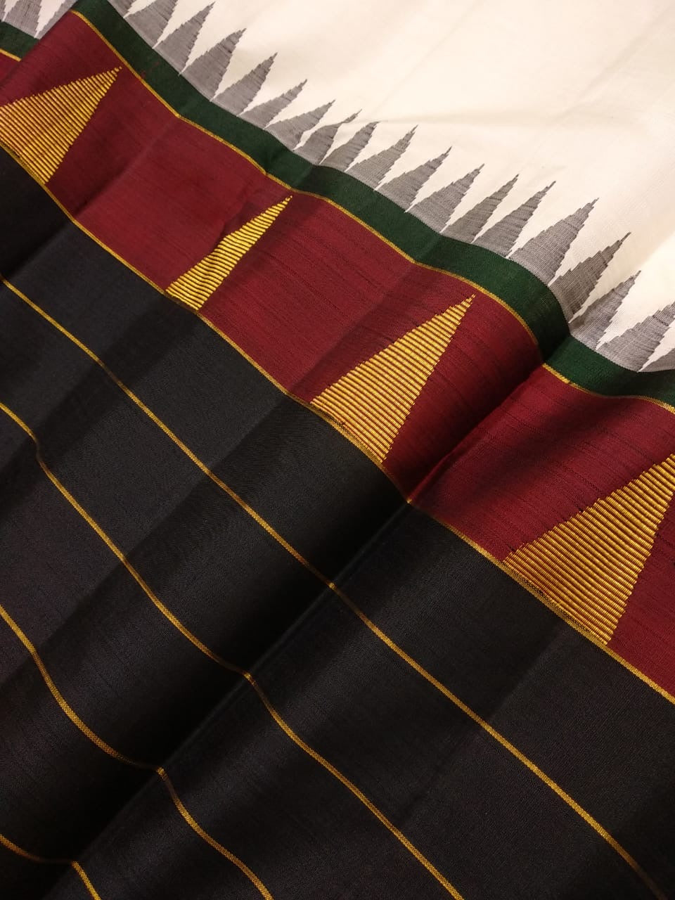 Classic Butter Cream & Charcoal Black Elegance Kanchipuram Handloom Silk Saree SS24505