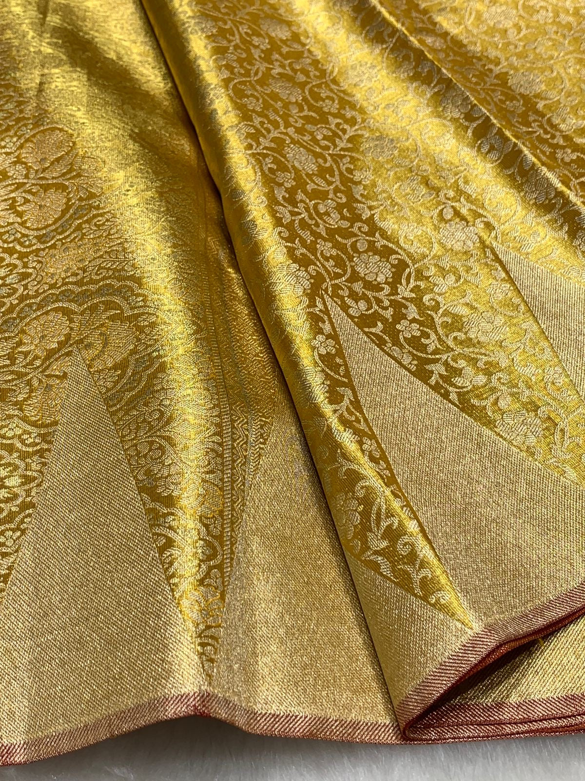 Classic Shimmer Gold 2gm Zari Bridal Elegance Kanchipuram Handloom Silk Saree SS25448