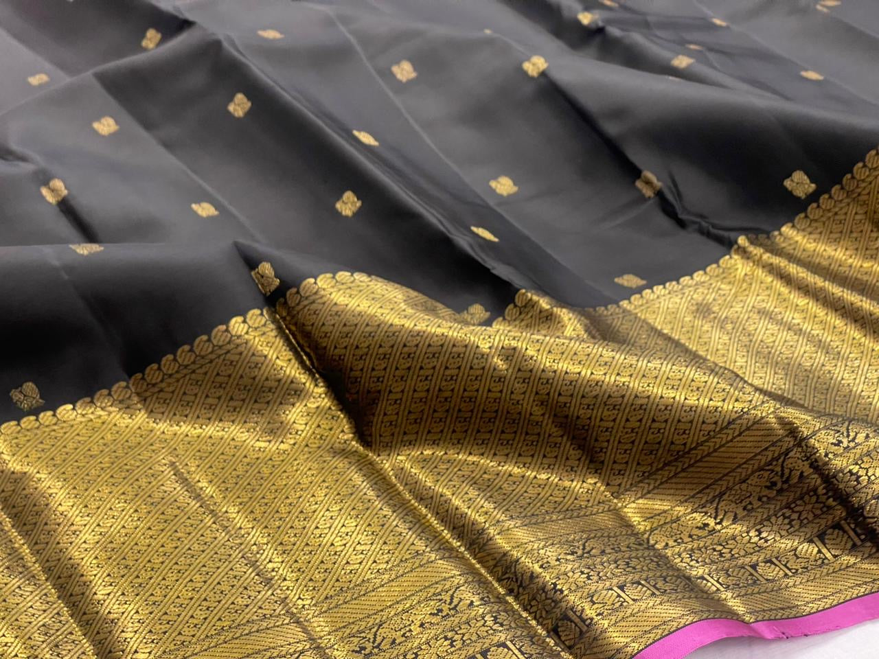 Classic Shadow Black 2gm Zari Elegance Kanchipuram Handloom Silk Saree SS22792