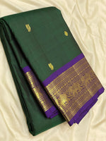 Load image into Gallery viewer, Clasic Pine Green &amp; Mud Violet 2gm Zari Elegance Kanchipuram Handloom Silk Saree SS24694
