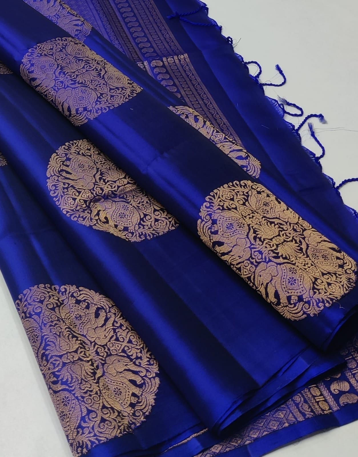 Classic Royal Blue Elegance Handloom Soft Silk Saree SS24279