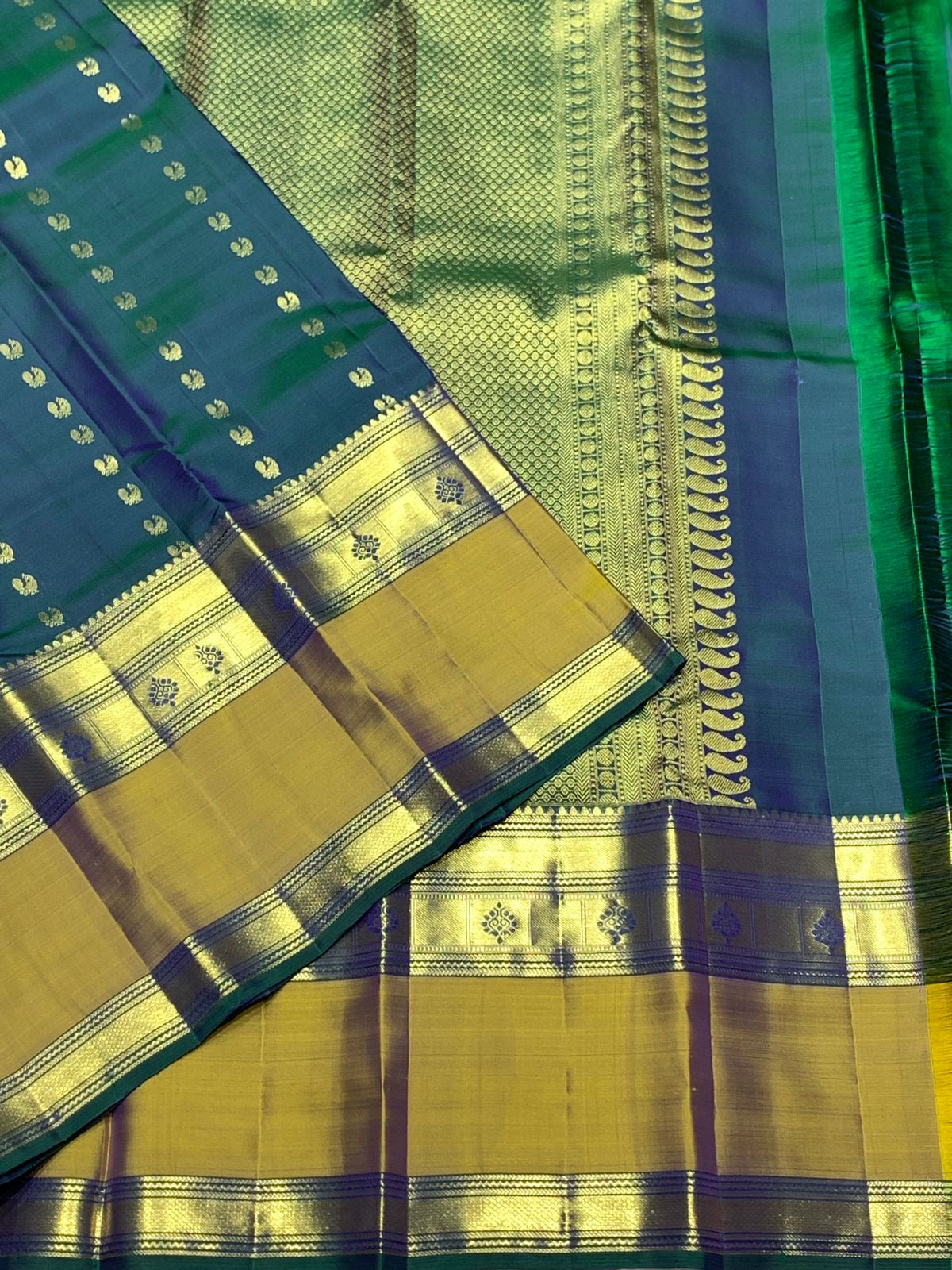 Classic Peacock Green 2gm Zari Elegance Kanchipuram Handloom Silk Saree SS25453