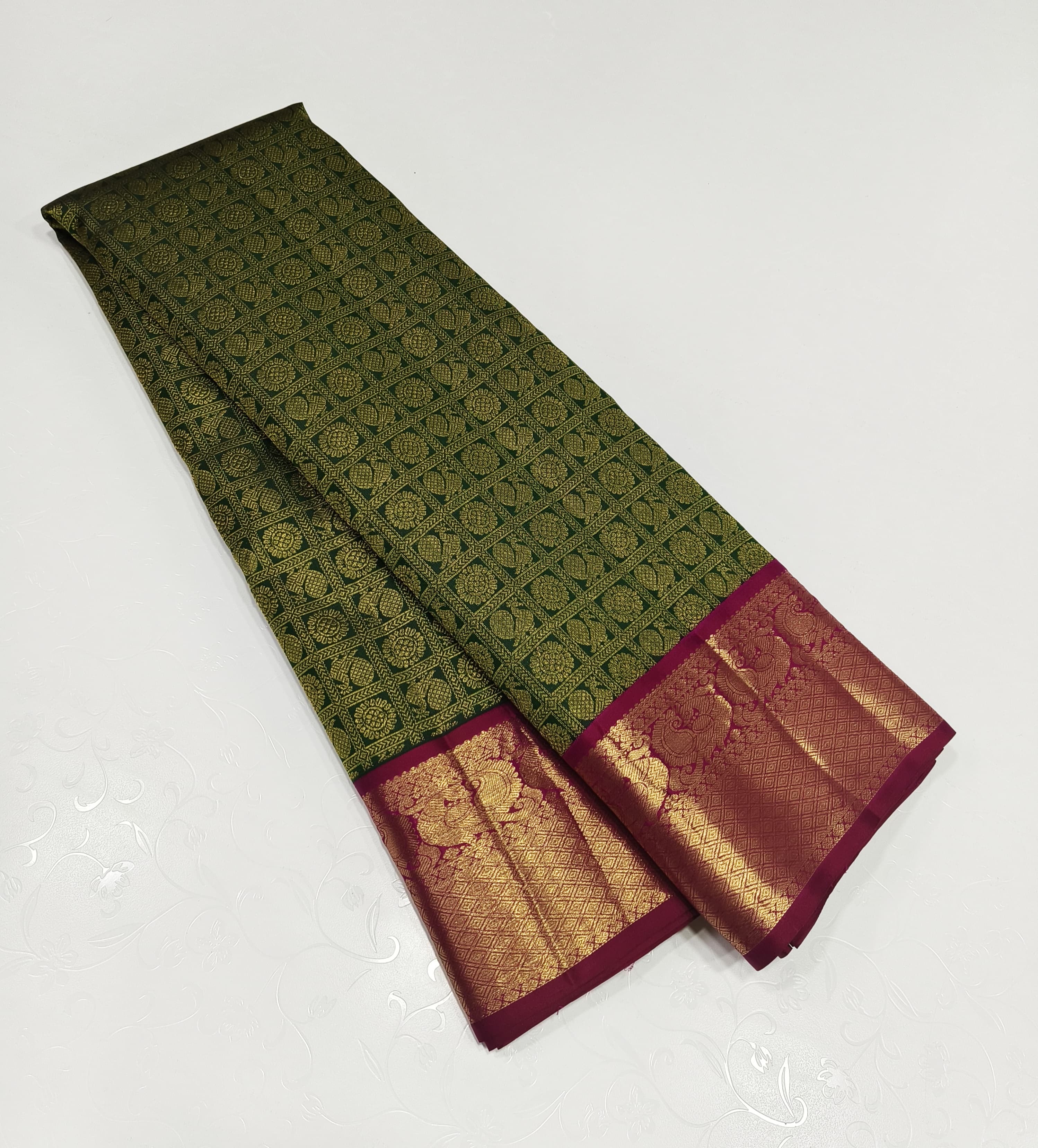Classic Olive Green & Barn Red 2gm Zari Kanchipuram Handloom Silk Saree SS26000