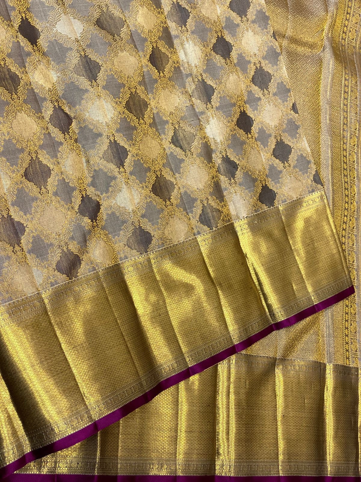 Classic Grey & Plum 2gm Zari Kanchipuram Handloom Silk Saree SS25614